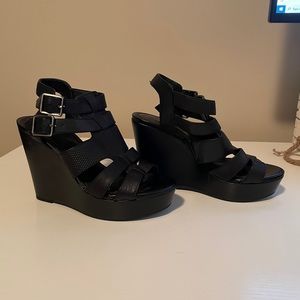 Gianni Bini black wedge